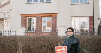 Czy warto korzystać z pośrednika przy sprzedaży domu