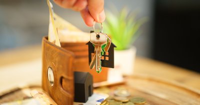 Refinansowanie kredytu a wcześniejsza spłata – które rozwiązanie przyniesie większe oszczędności?